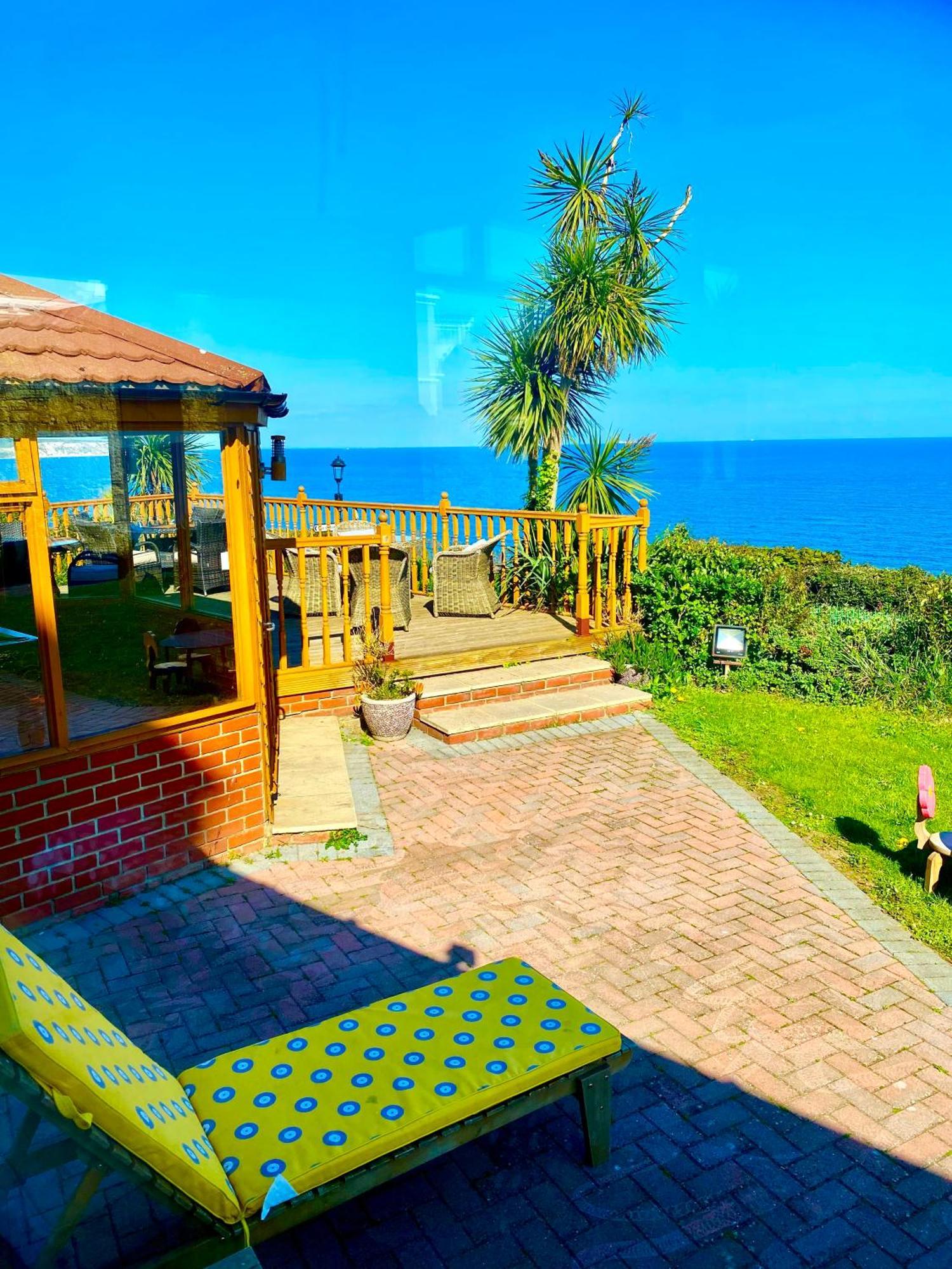 Mentone Hotel